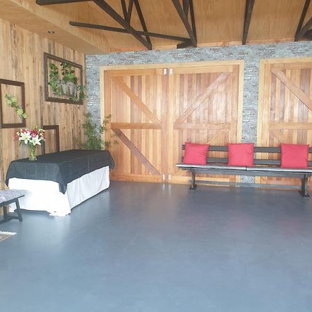 Accommodation At Lakeside Оамару Экстерьер фото